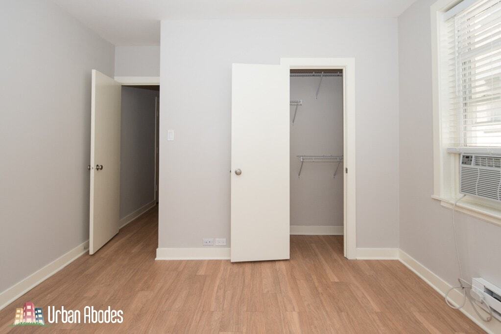 Building Photo - 535 W Belmont Ave