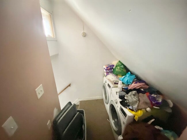 Building Photo - 34 Colchester Ave