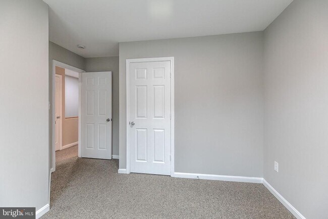 Building Photo - 1043 Downing Ct