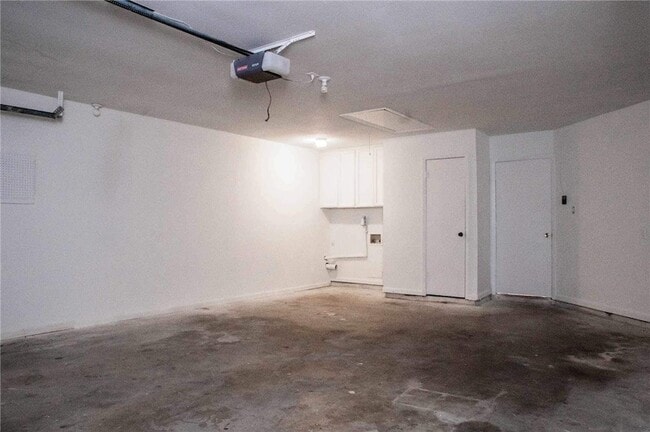 Building Photo - 9563 Goldfinch Cir