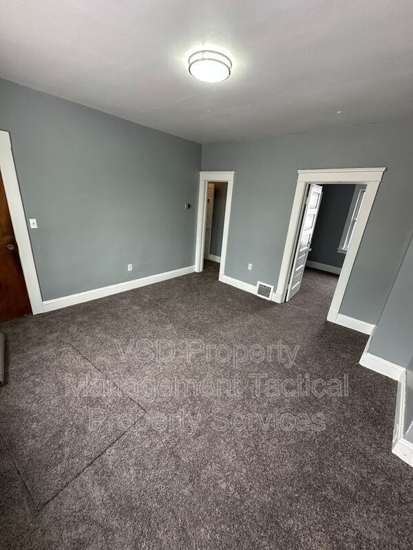 Building Photo - 3651 E 55th St