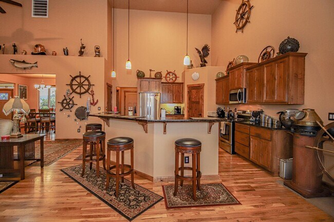 Building Photo - Beautiful home on acreage!