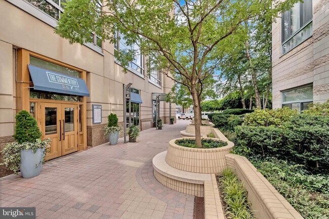 Building Photo - 851 N Glebe Rd