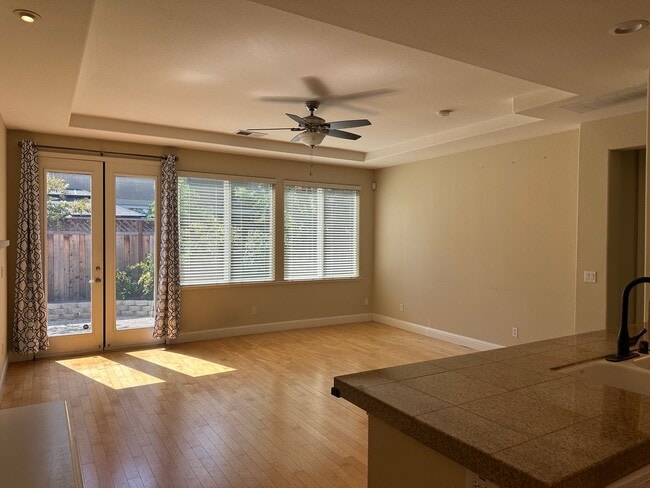 Building Photo - Single Story, Bright and Beautiful Home, w...