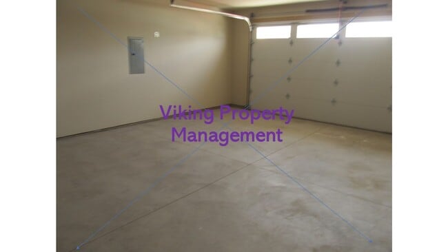 Building Photo - 1370 NW Breann Loop