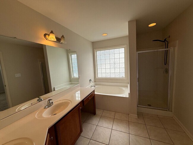 Building Photo - Cute 3 Bed 2.5 Bath Home with Bonus Room