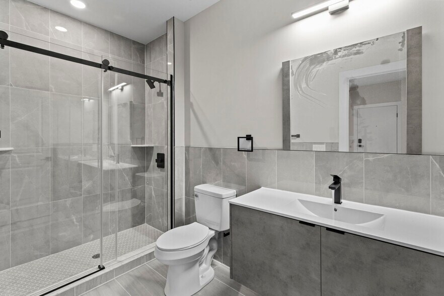 Building Photo - 2626 Trenton Ave