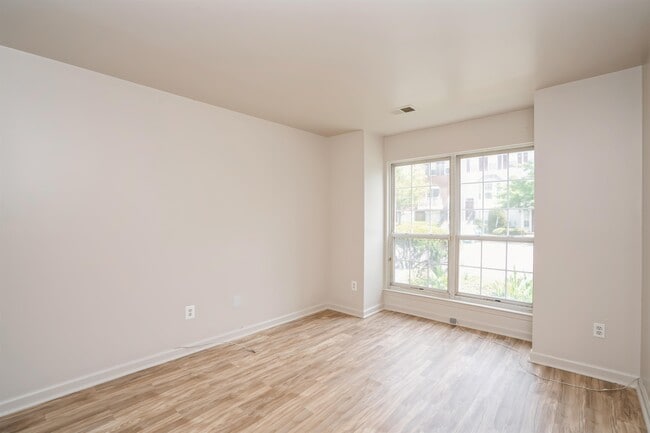 Building Photo - 16 Cypress St