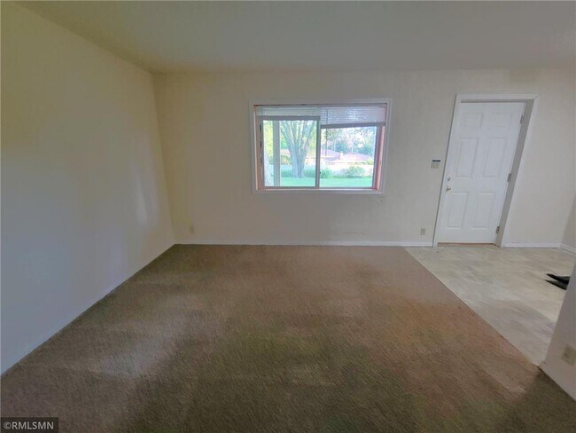 Building Photo - 545 Birchcrest Dr