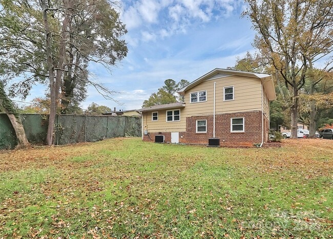 Building Photo - 911 Bannister Pl