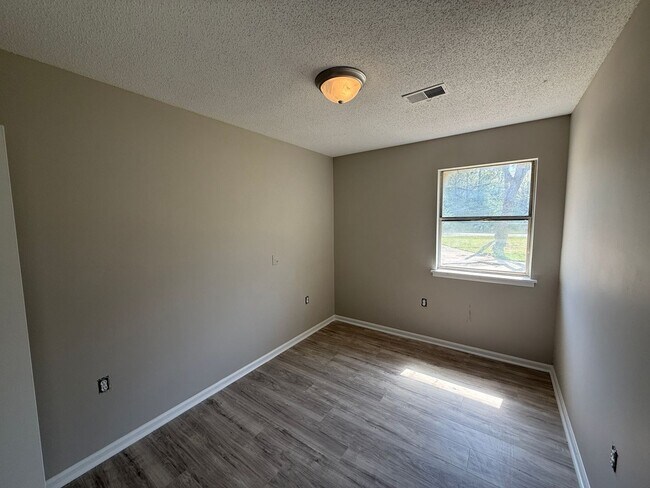 Building Photo - Richland Apartments Building B