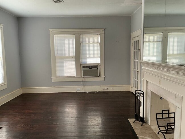 Building Photo - 623 N Nicholls St