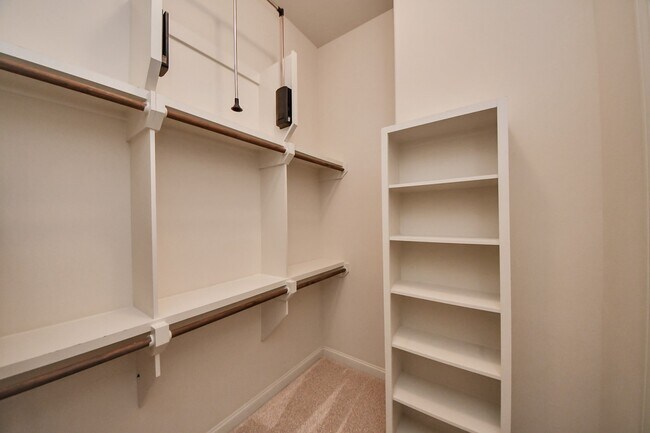 Building Photo - 2061 Fannin Station N