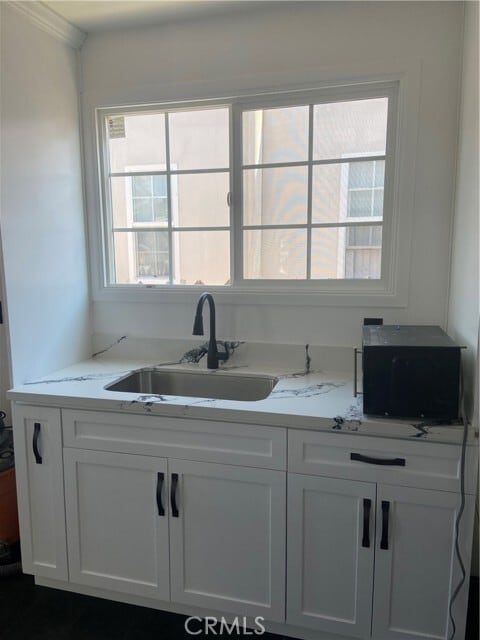 Building Photo - 4050 Floral Dr