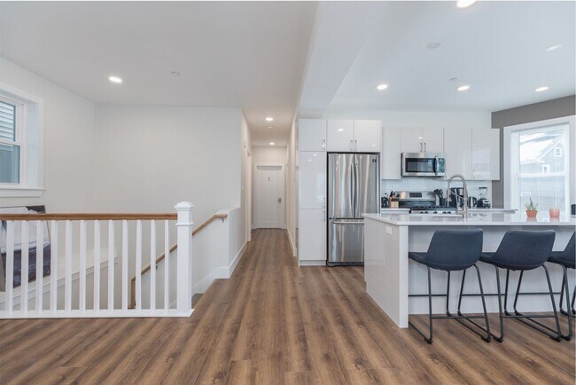 Building Photo - Huge 5 Bed each with their own Bathroom!