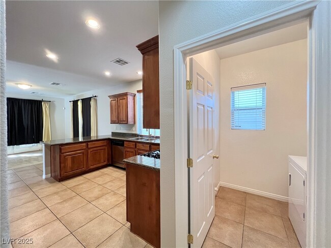 Building Photo - 6164 Bridgeport Hills Ave