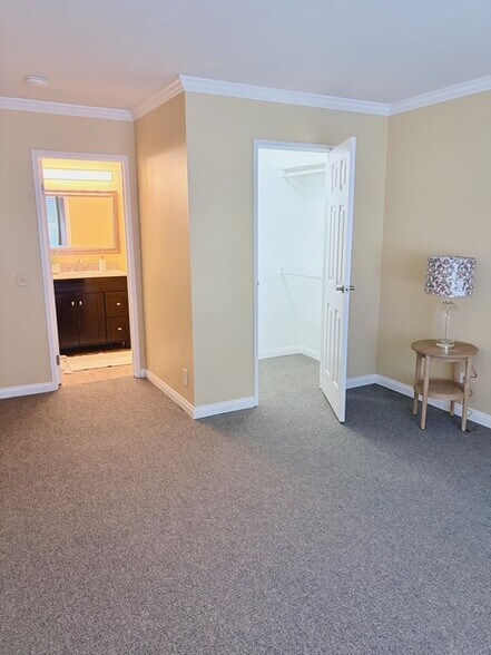 Building Photo - 43376 Cook St