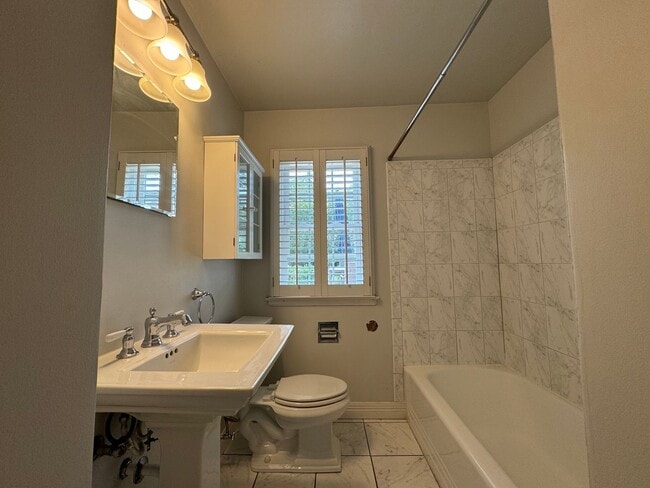 Building Photo - Home for Rent!