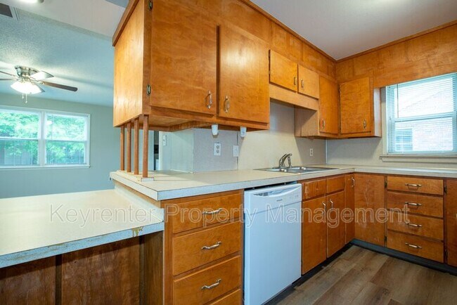 Building Photo - 526 S 39th W Ave