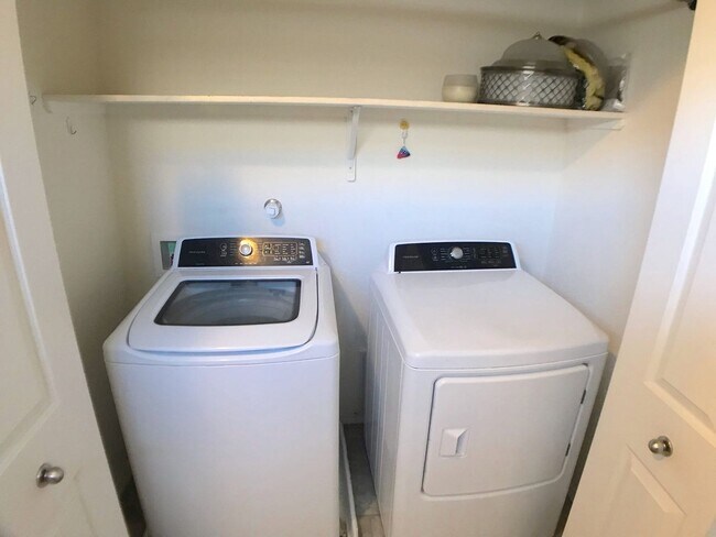 Building Photo - Beautiful 3-Bedroom Home in Tierra Oeste –...