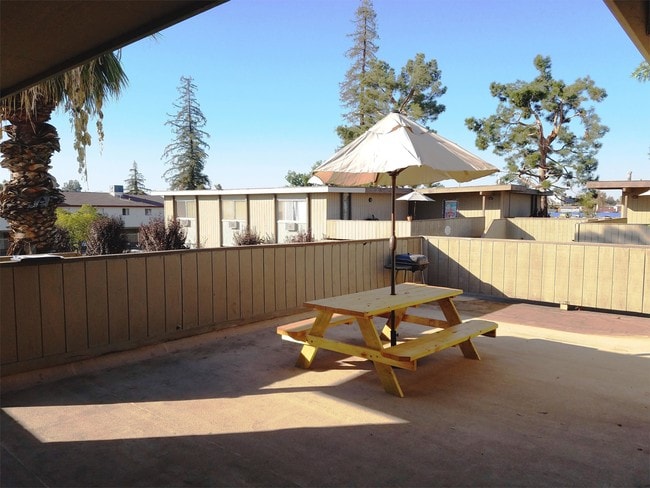 Building Photo - 1101 Oleander Ave