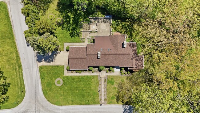 Building Photo - 29 Brookdale Ln