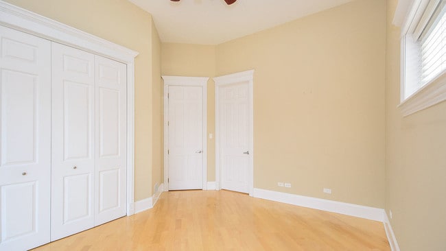 Building Photo - 1910 W Armitage Ave