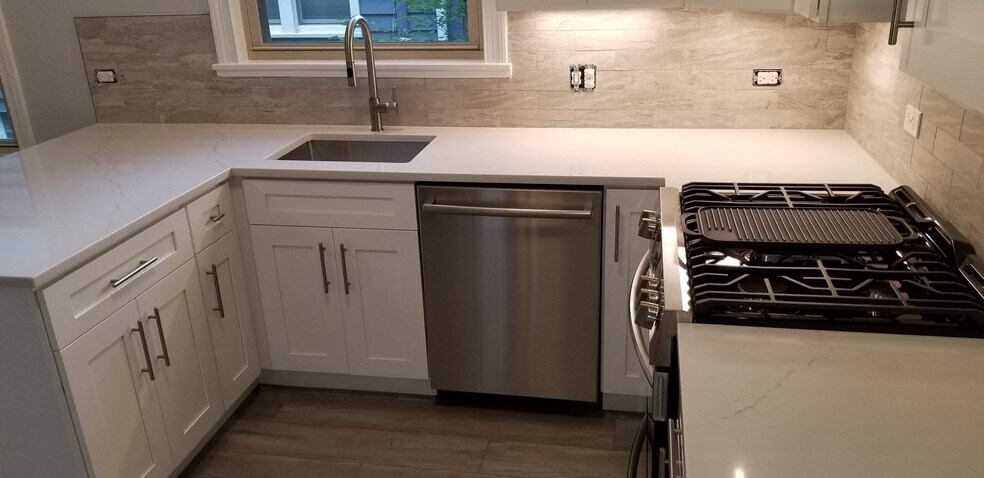 Unit 1 - 679 Park Ave W