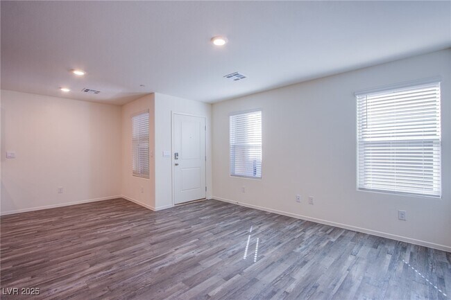 Building Photo - 4949 Fern Mesa Ave