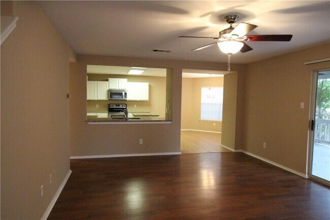 Building Photo - 207 Sunny Brook Dr