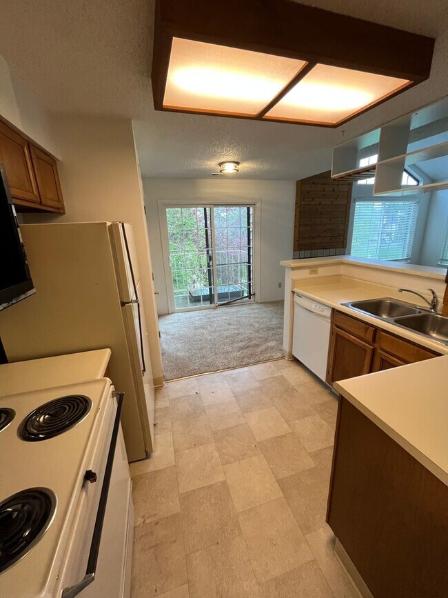 Building Photo - 1 bed 1 bath condo at Powderhorn