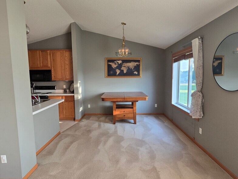 Building Photo - 15655 Finch Ave
