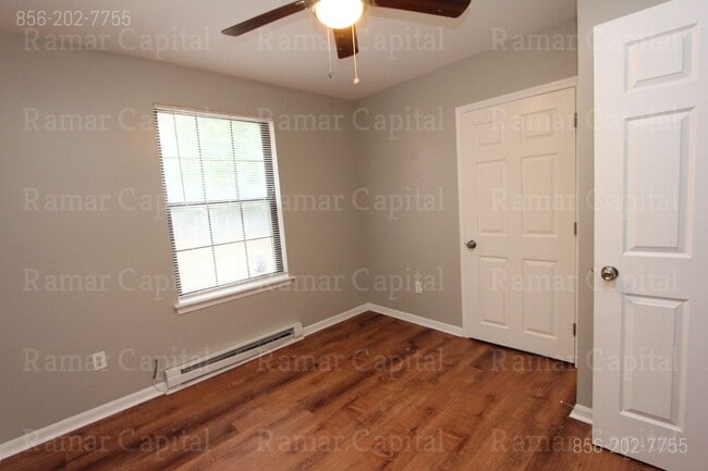 Building Photo - 3 Bedroom 1 Bath corner townhouse in Sickl...
