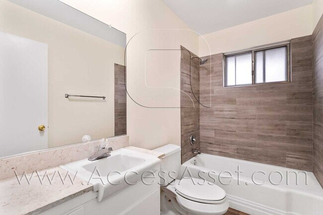 Building Photo - Gorgeous 3 Bed/2 Bath Home In Menifee Civic 55+ Community!