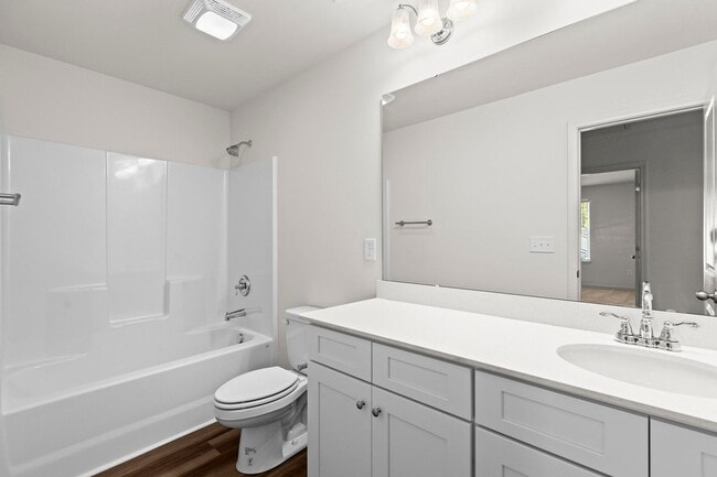 Building Photo - Welcome to your new home in the heart of L...