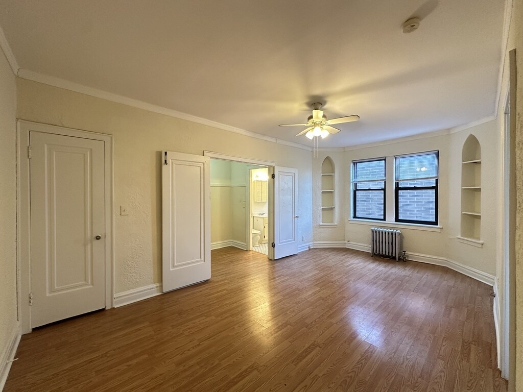 Building Photo - 4830 N Damen Ave