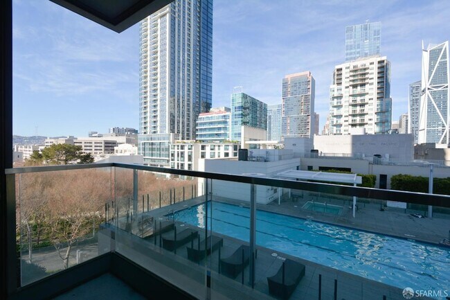 Building Photo - 425 1st St