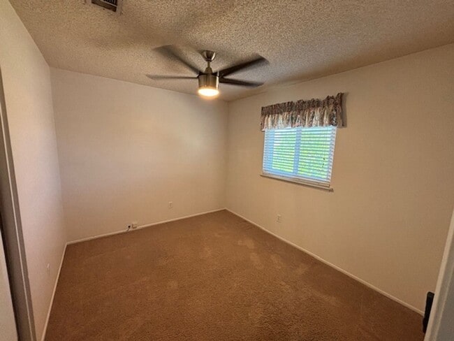 Building Photo - 2150 W. Hamitlon Ave., El Centro