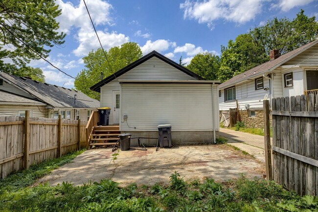 Building Photo - Great 2 bedroom 2 FULL bath home