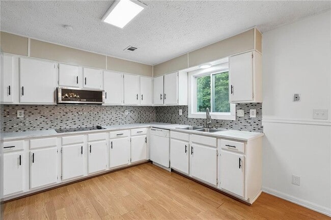 Building Photo - 472 Camden Cir