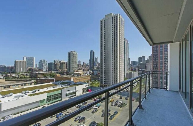 Building Photo - 678 W Wayman St