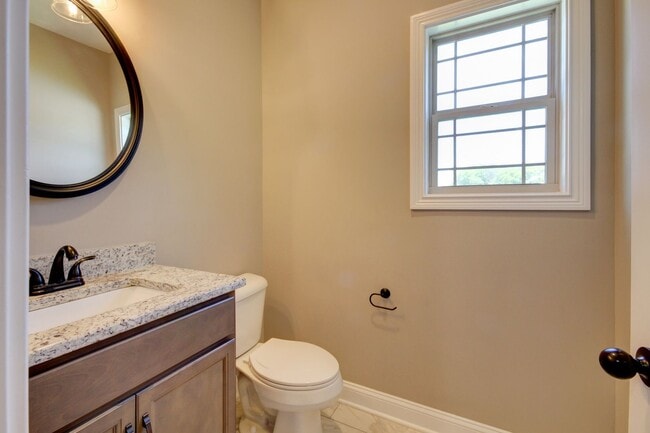 Building Photo - 332 Bluebriar Trc