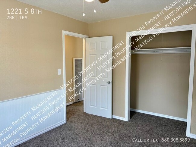 Building Photo - 1221 S 8th-