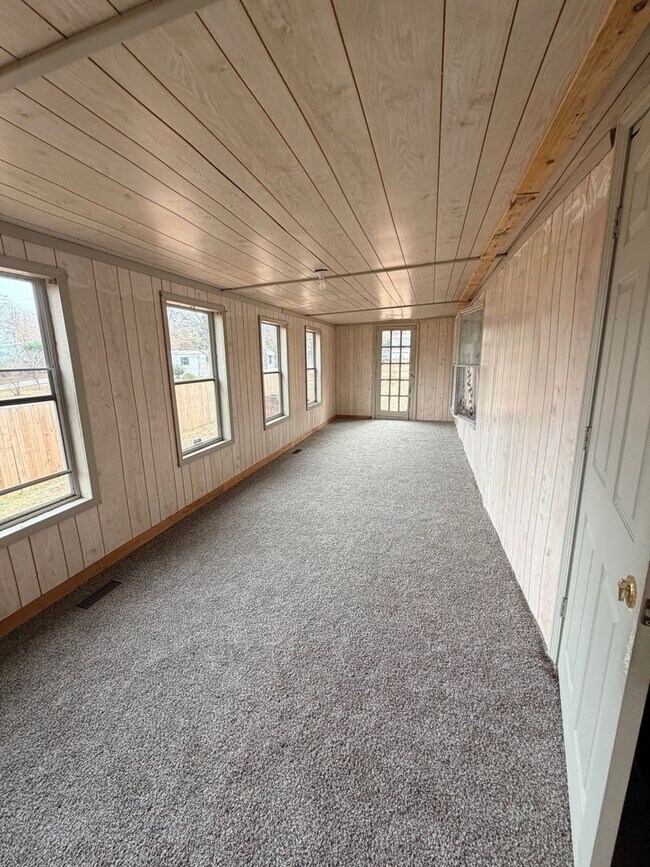 Building Photo - 113 Bream Ave