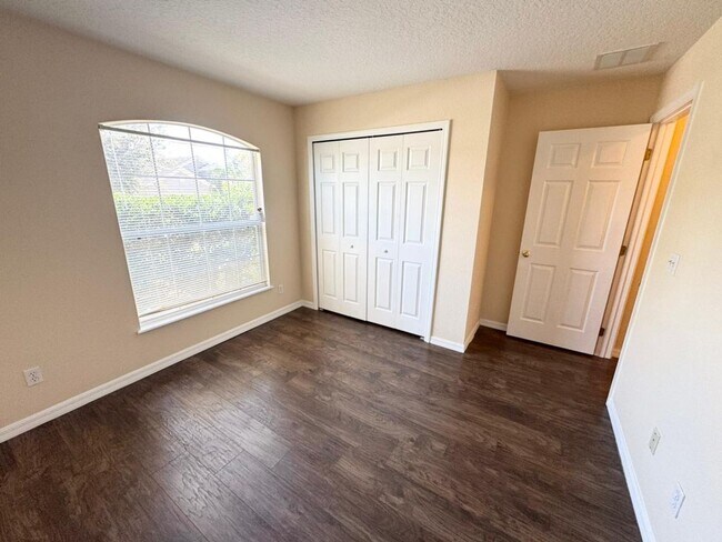 Building Photo - 205 Pima Trail
