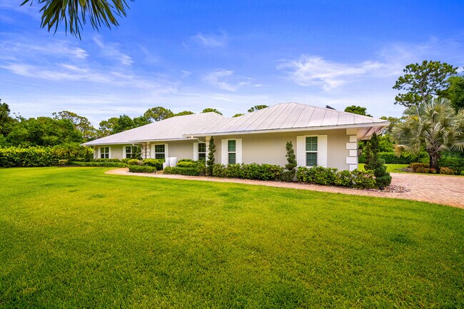 Building Photo - 7903 Plantation Lakes Dr