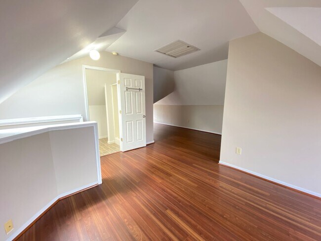 Building Photo - Sold to GW2 11/01/25 W Norwich Ave 32-34 TNR