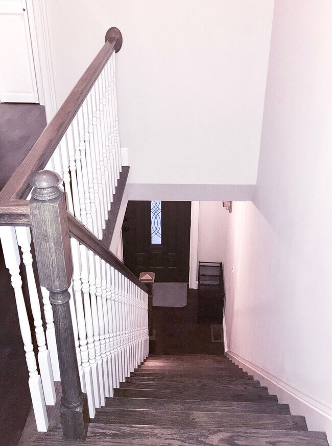 Building Photo - 810 Broadway-SI ID1511377P