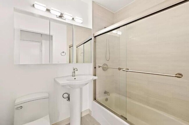 Building Photo - 2 bedroom in NEW YORK NY 10011