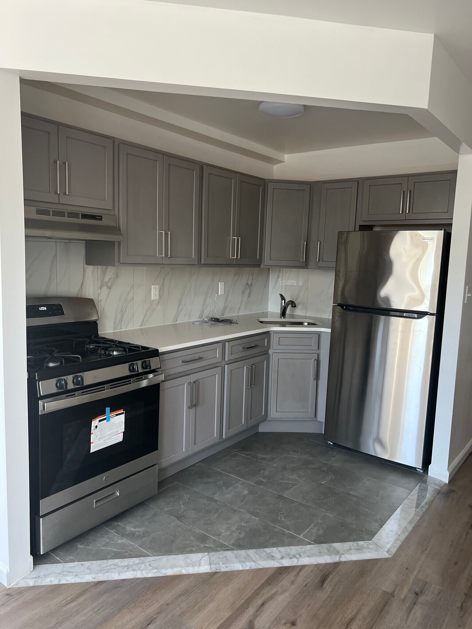 Fully equipped kitchen with stainless steel appliances (stove and refrigerator) - 1835 Atlantic Ave